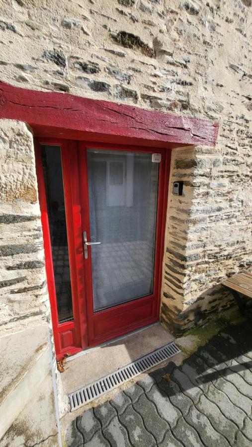 Gite Maisonnette- Et A Cote Coule Une Riviere Josselin Exterior photo